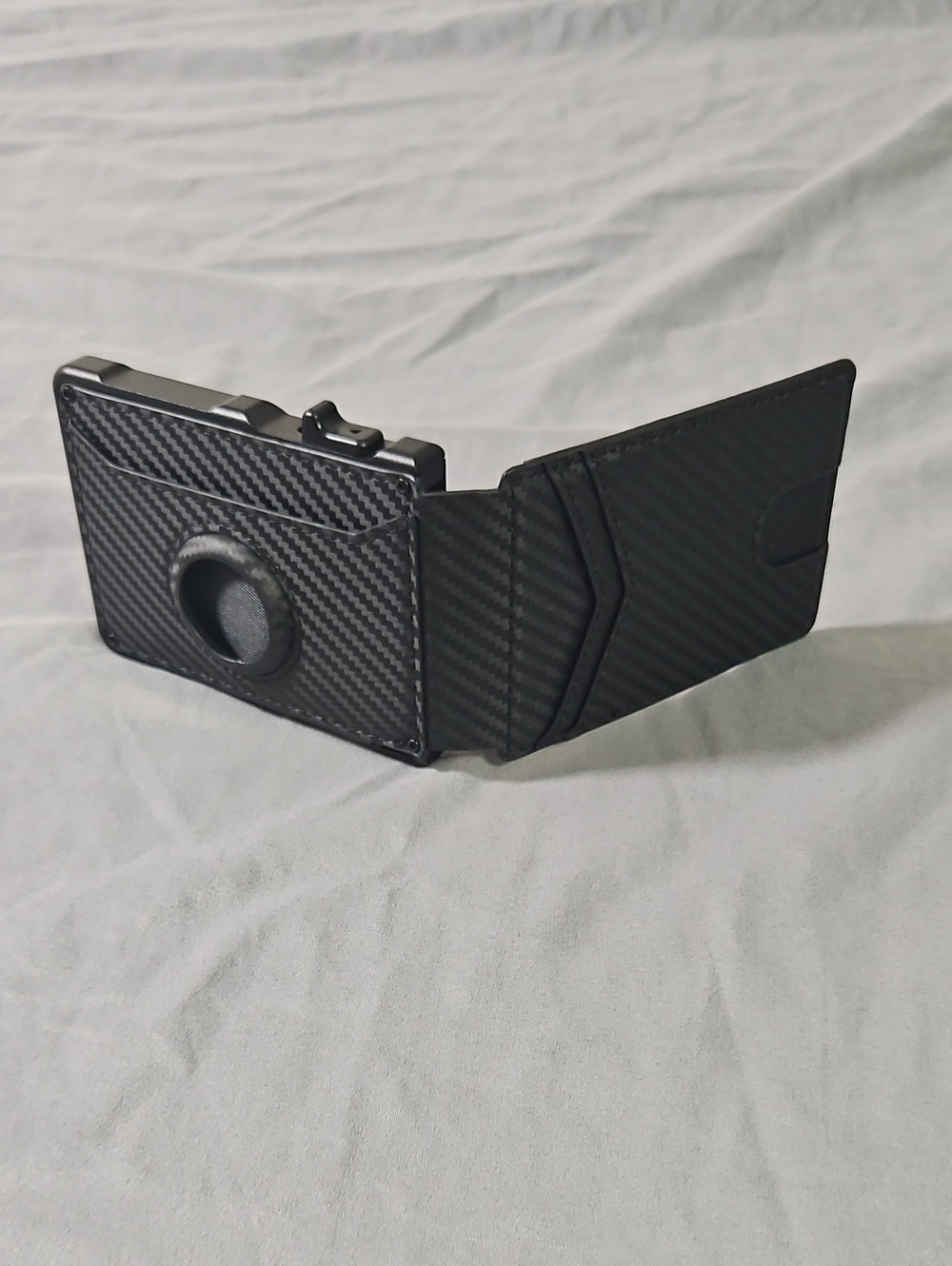 Slim Black Carbon Fiber RFID Wallet Case for Laptops & Accessories